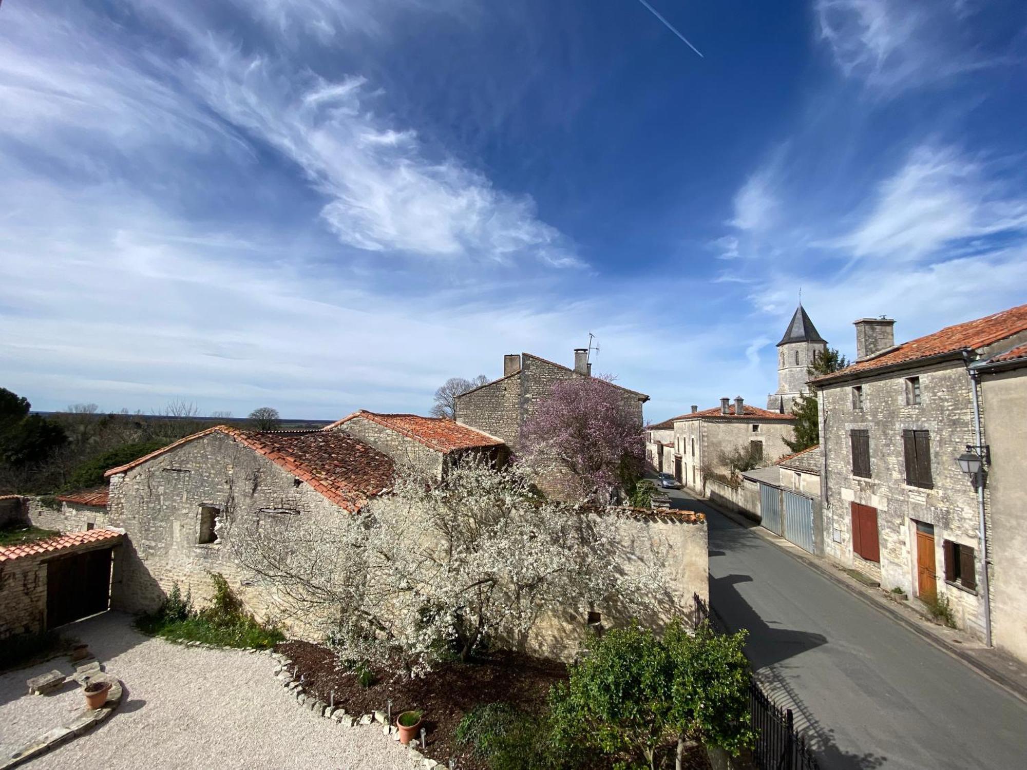 Maison Dix Tusson Exterior foto